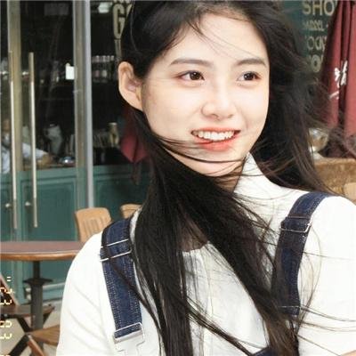 当红小花被曝私下抽烟，前后半年演唱会后台画面流出